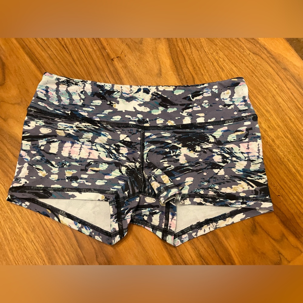 Fleo Mid Rise Shorts